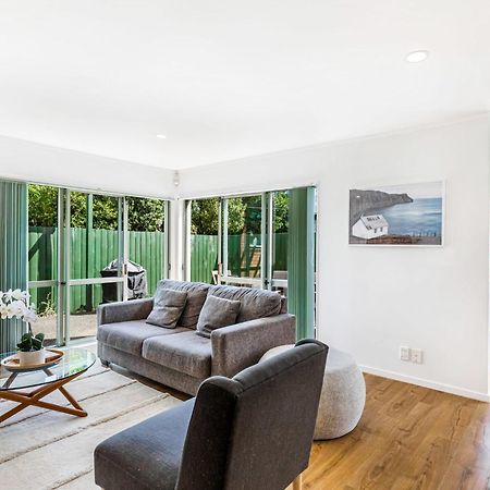 Private And Sunny 3-Bedroom Home With Parking Auckland Ngoại thất bức ảnh