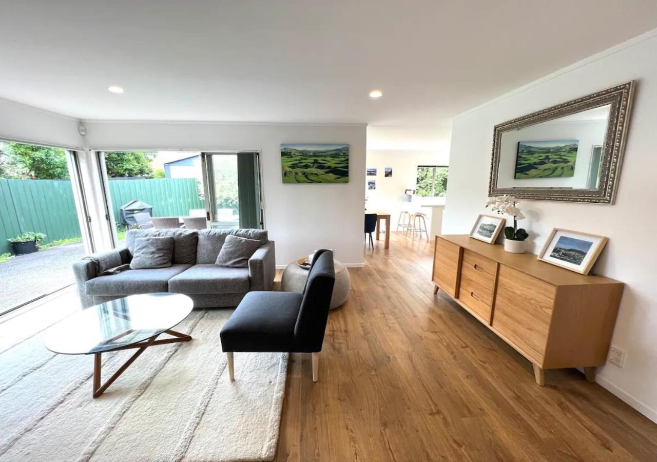 Private And Sunny 3-Bedroom Home With Parking Auckland Ngoại thất bức ảnh