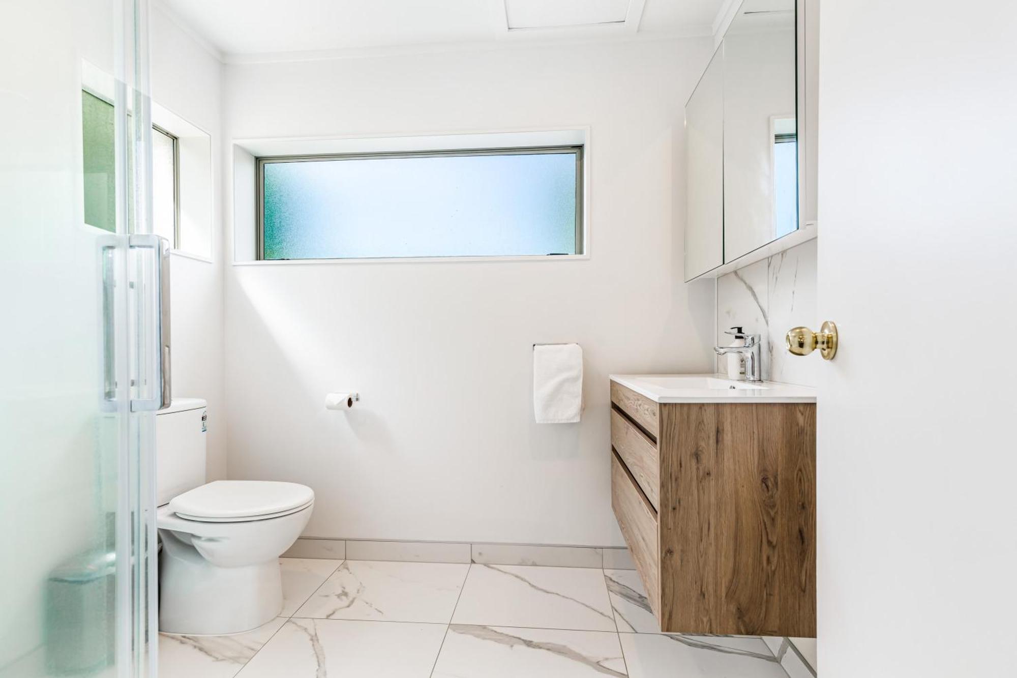 Private And Sunny 3-Bedroom Home With Parking Auckland Ngoại thất bức ảnh