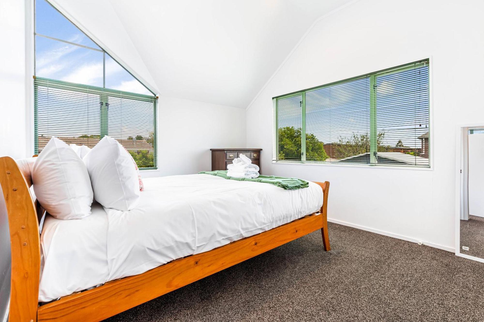Private And Sunny 3-Bedroom Home With Parking Auckland Ngoại thất bức ảnh