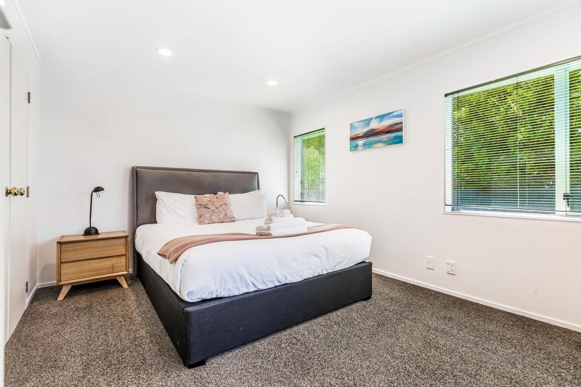 Private And Sunny 3-Bedroom Home With Parking Auckland Ngoại thất bức ảnh